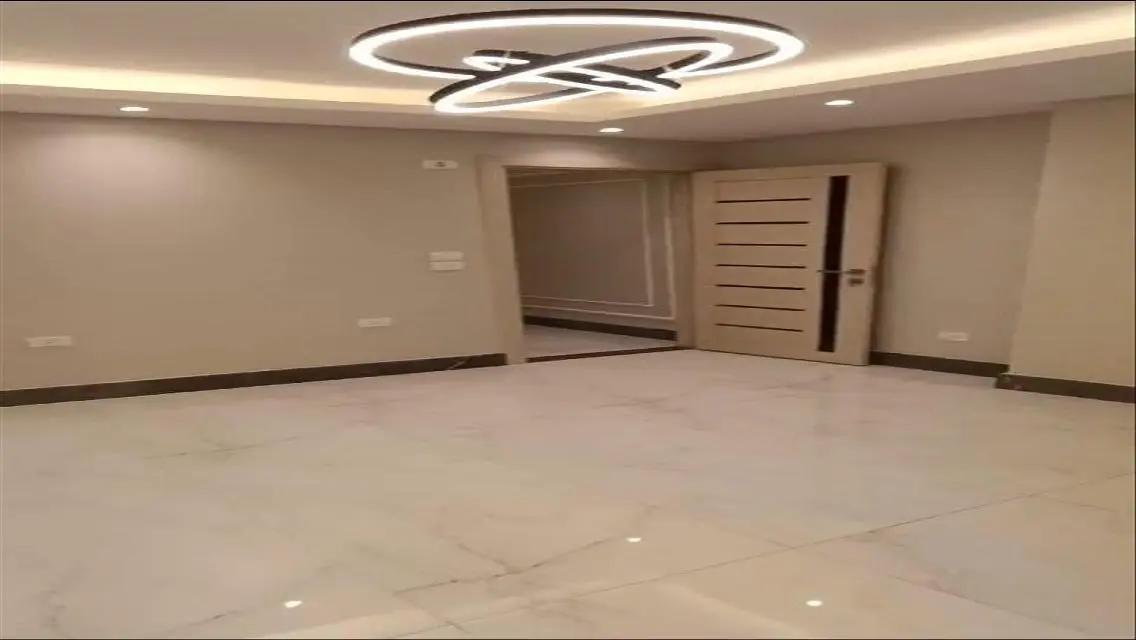 مكتب مميز للإيجار بمساحة 220 متر