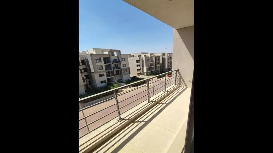 بنت هاوس في المراسم للبيع