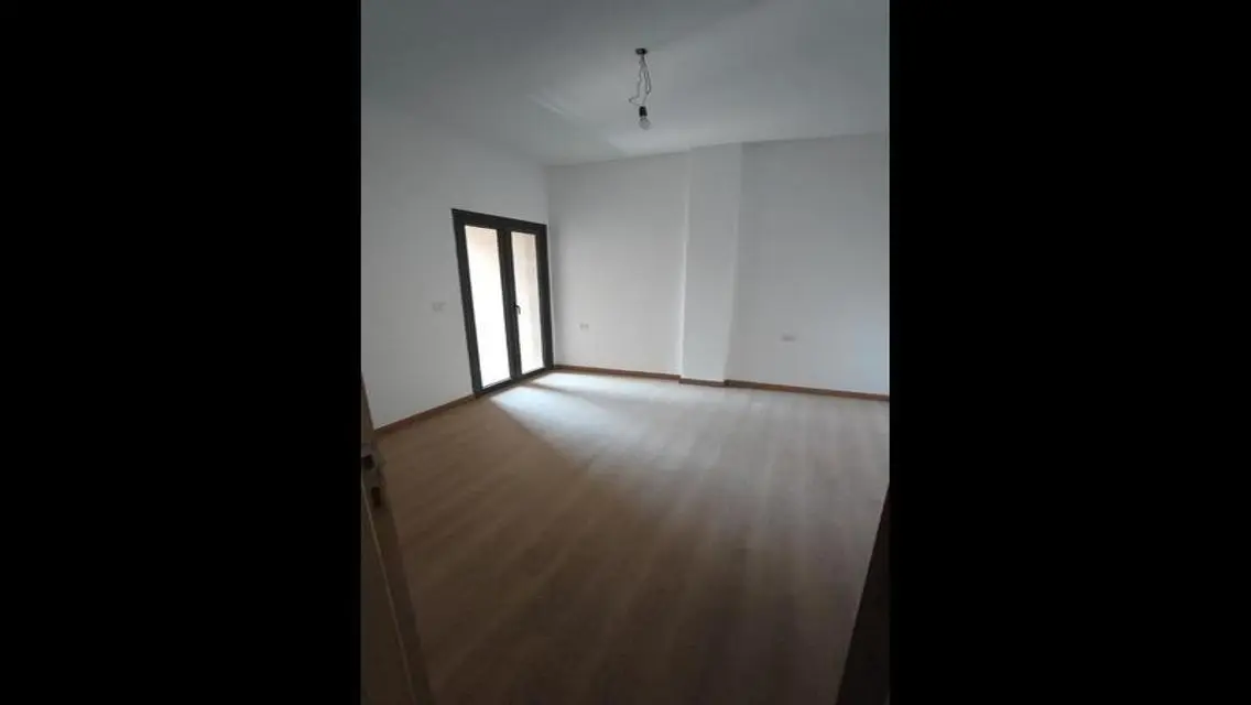 بنت هاوس في المراسم للبيع