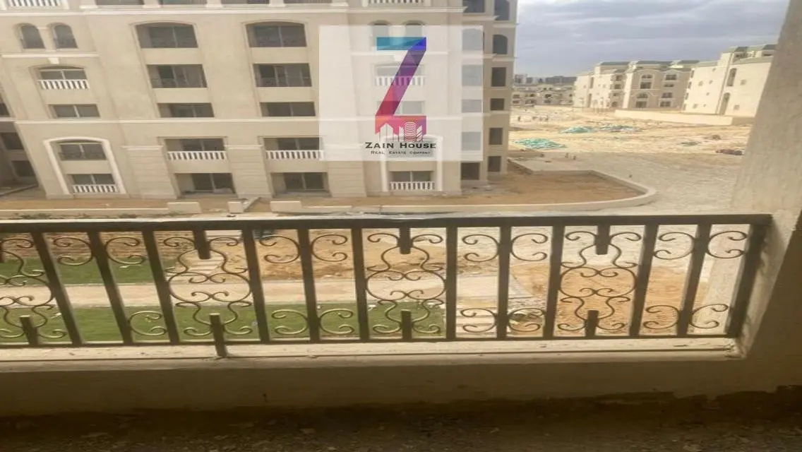 شقه للبيع في كمبوند لافينير فيو لاند سكيب