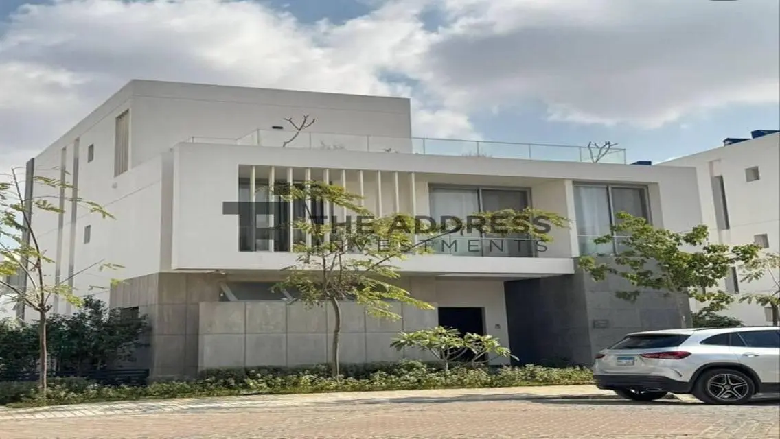تاون هاوس اربع غرف تصميم مودرن 10% تسهيلات 7 سنين