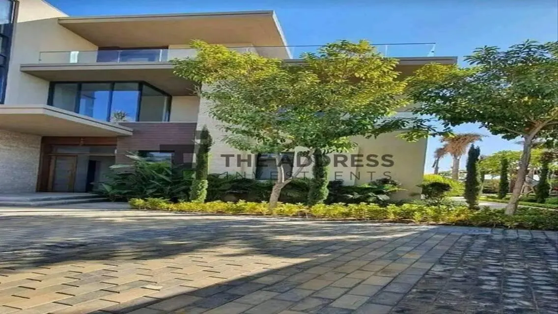 تاون هاوس اربع غرف تصميم مودرن 10% تسهيلات 7 سنين