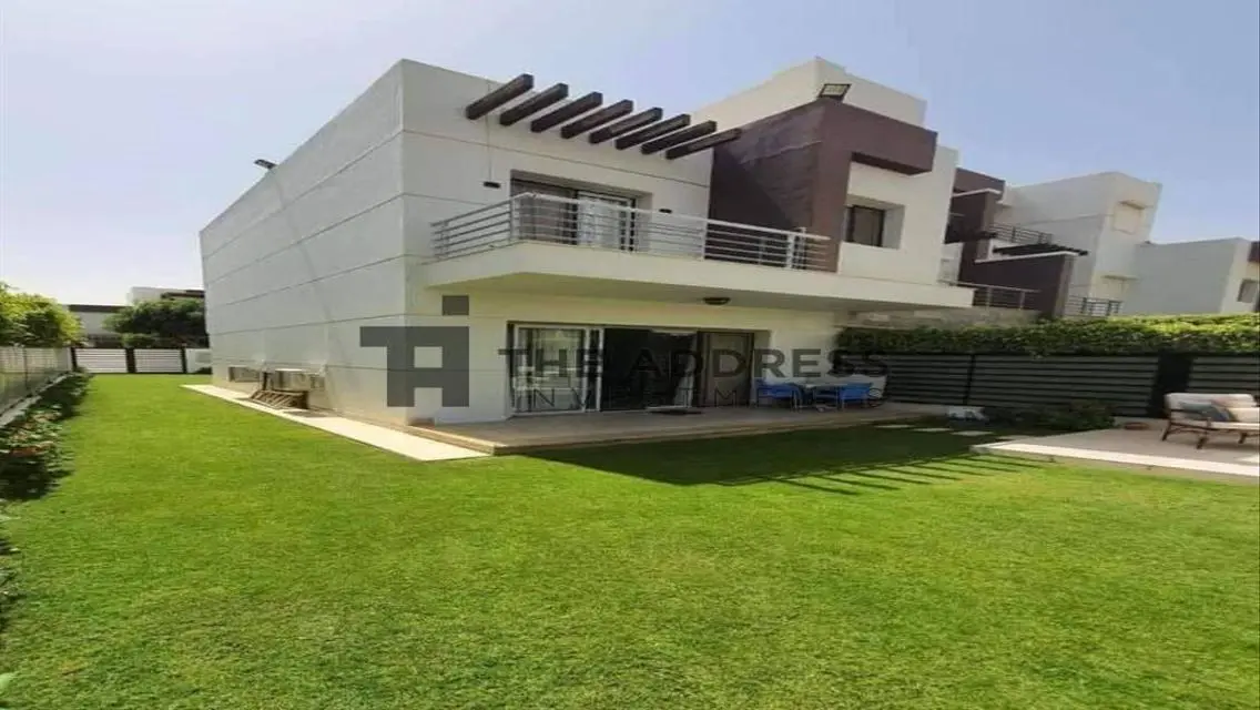 تاون هاوس اربع غرف تصميم مودرن 10% تسهيلات 7 سنين