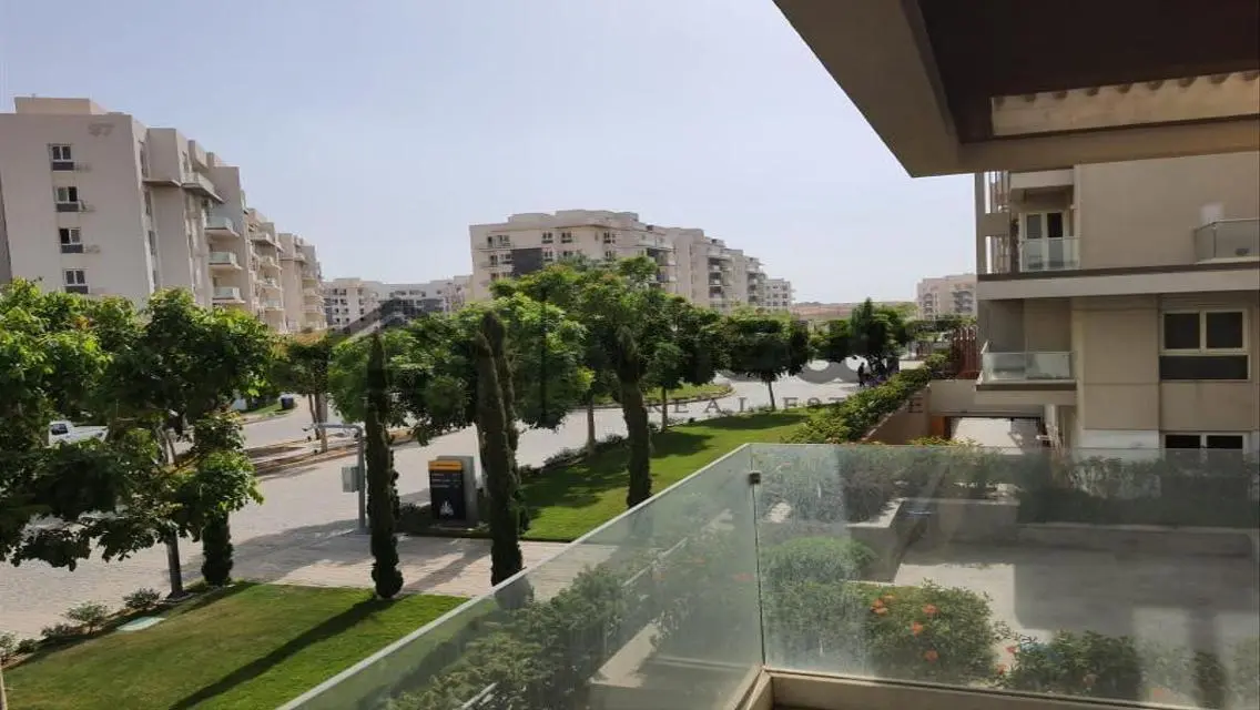 شقة فاخرة مع إطلالة على البحيرات في موقع متميز