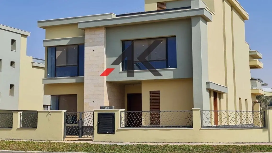 Prime Location Town Corner For Sale in Villette