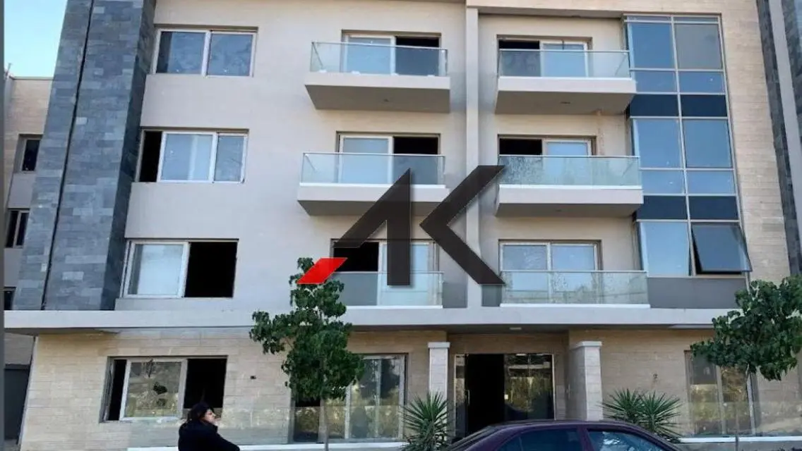 Prime Location Apartment in Galleria Moon Valley