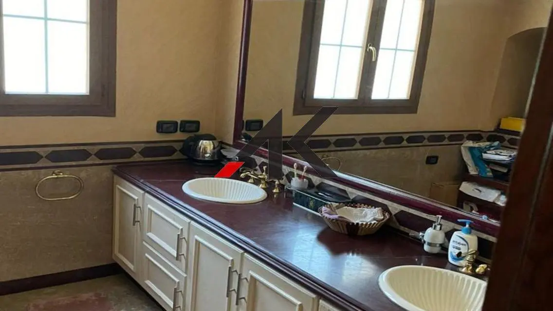 Luxury Palace with pool For Sale in Arabella Park