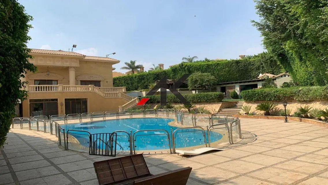 Luxury Palace with pool For Sale in Arabella Park