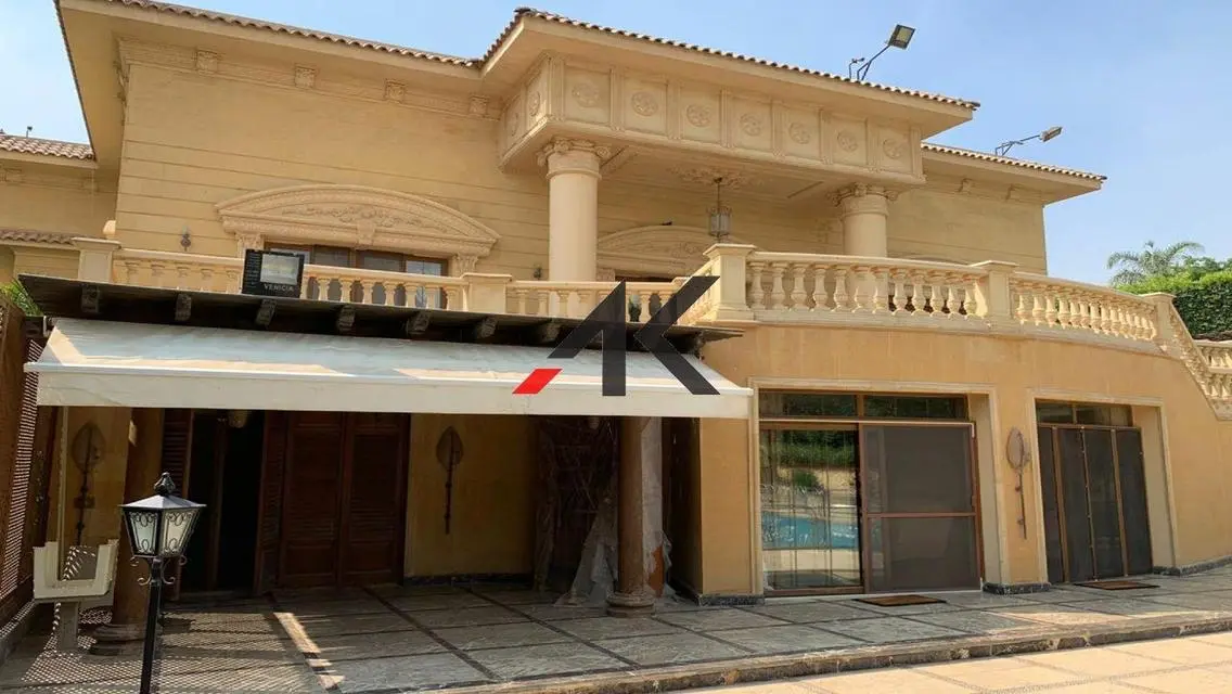 Luxury Palace with pool For Sale in Arabella Park