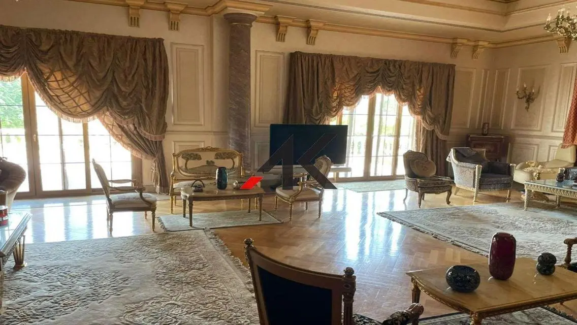 Luxury Palace with pool For Sale in Arabella Park
