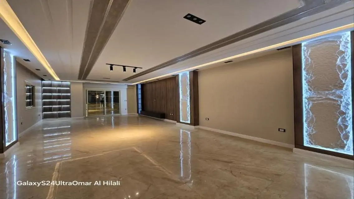 اجمل فيووو بحدائق الاهرام شقة 210م على شارع الجيش