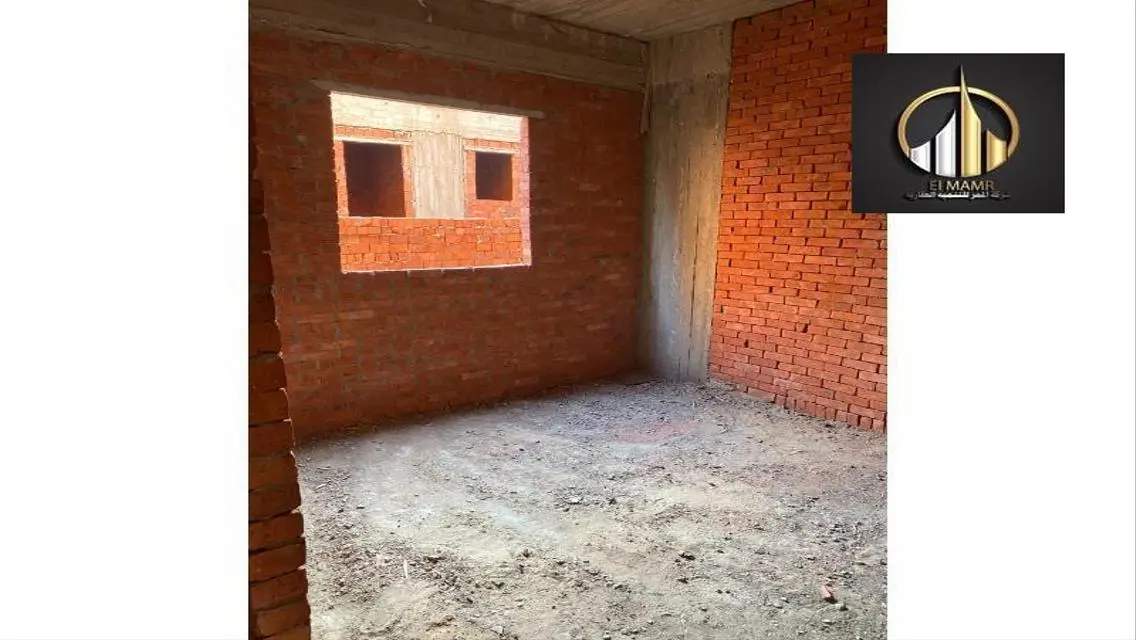 A corner apartment, square layout, ready for deliv