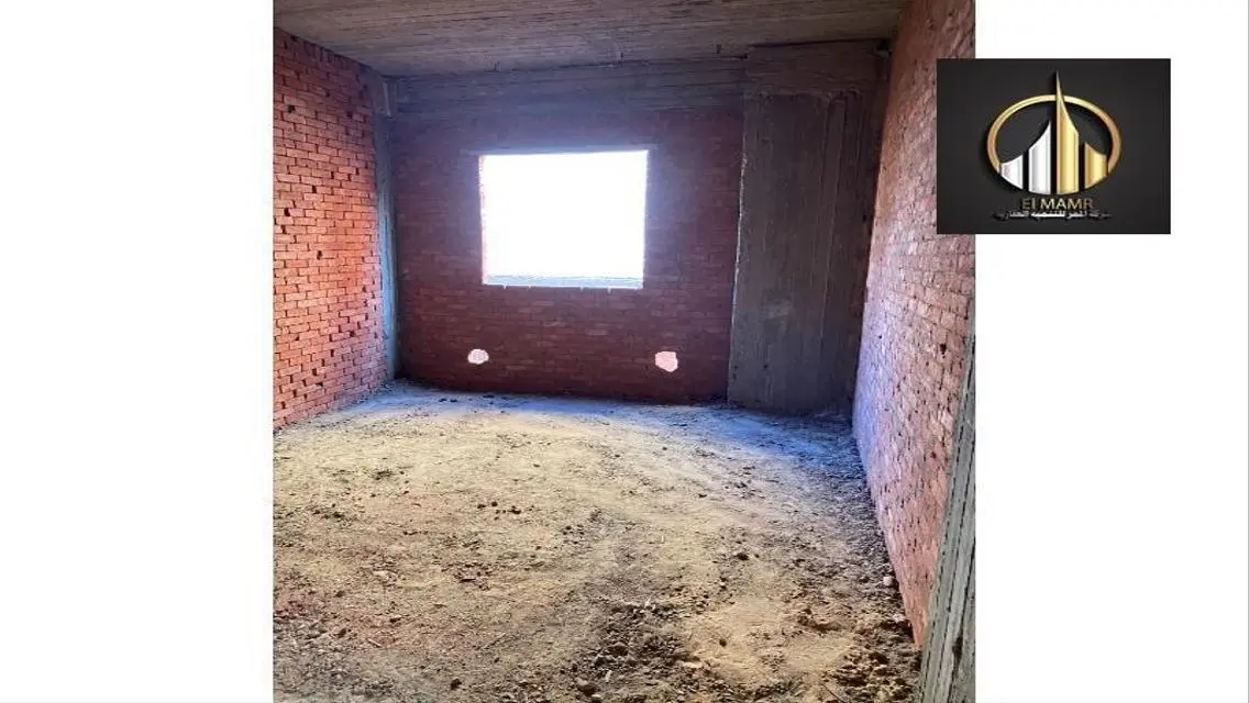 A corner apartment, square layout, ready for deliv