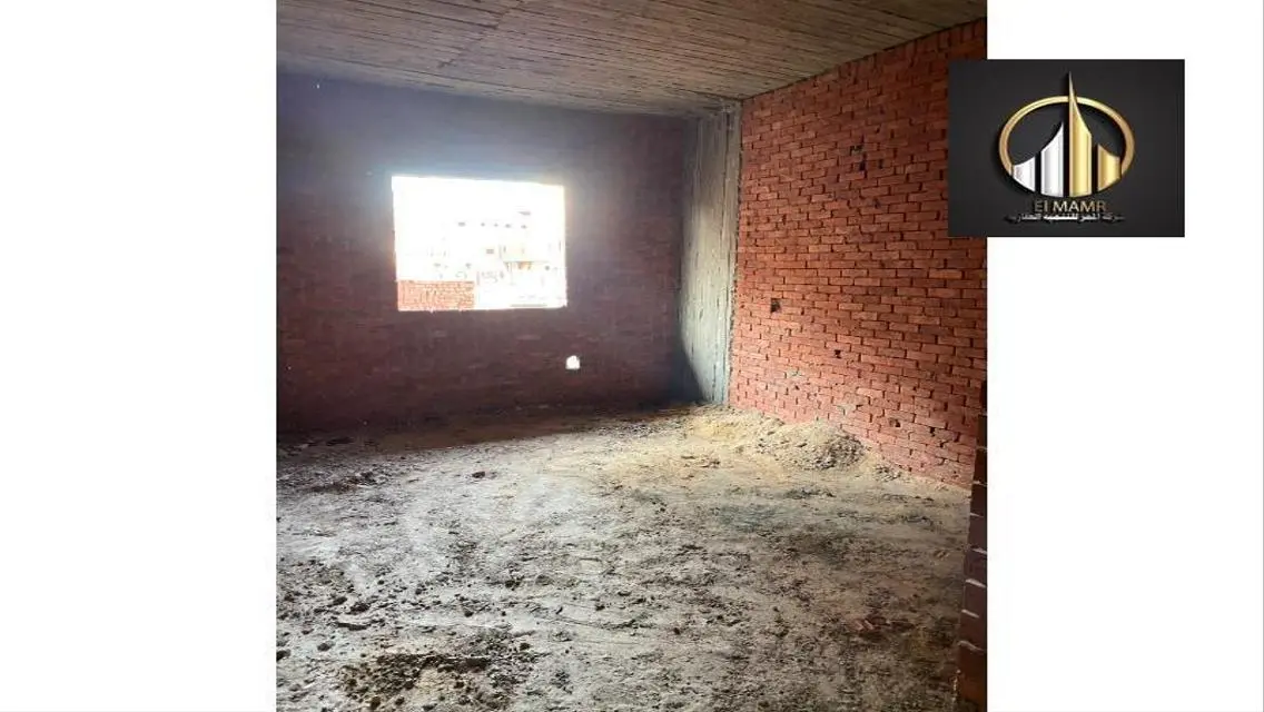 A corner apartment, square layout, ready for deliv