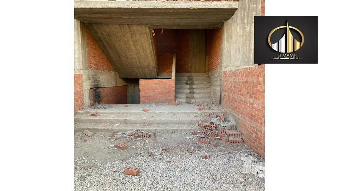 A corner apartment, square layout, ready for deliv