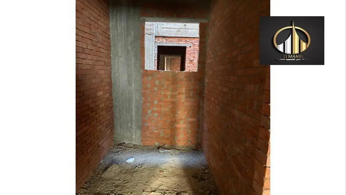 A corner apartment, square layout, ready for deliv