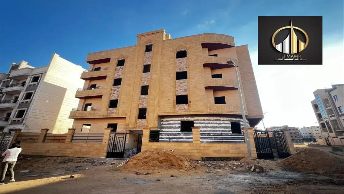 A corner apartment, square layout, ready for deliv