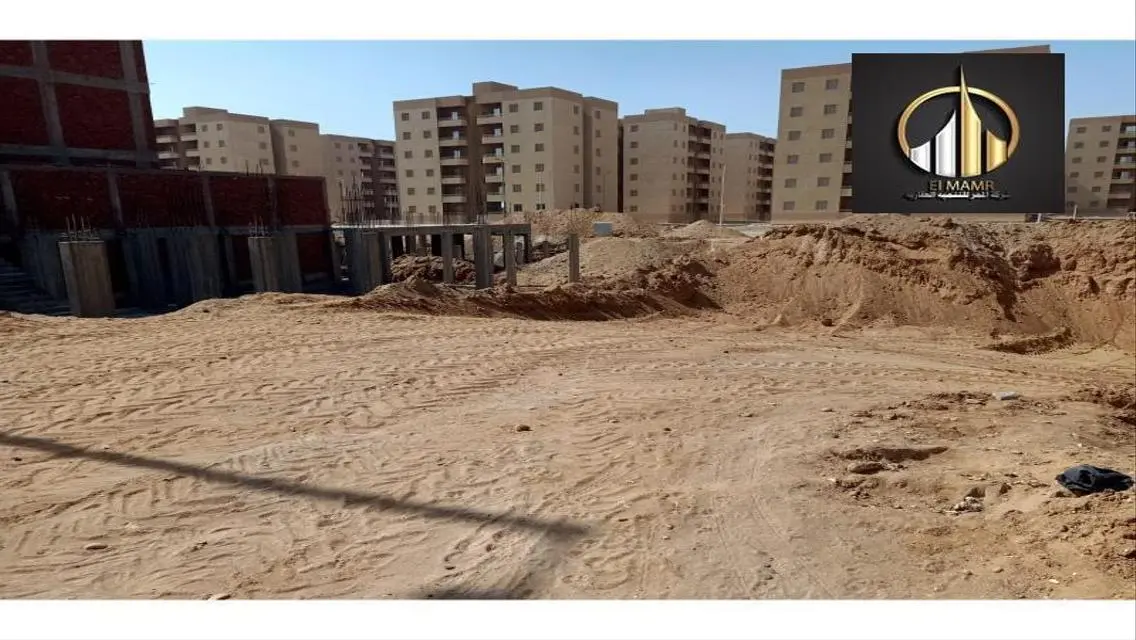 فرصة في الحي السادس علي ناصية صريحه 209م