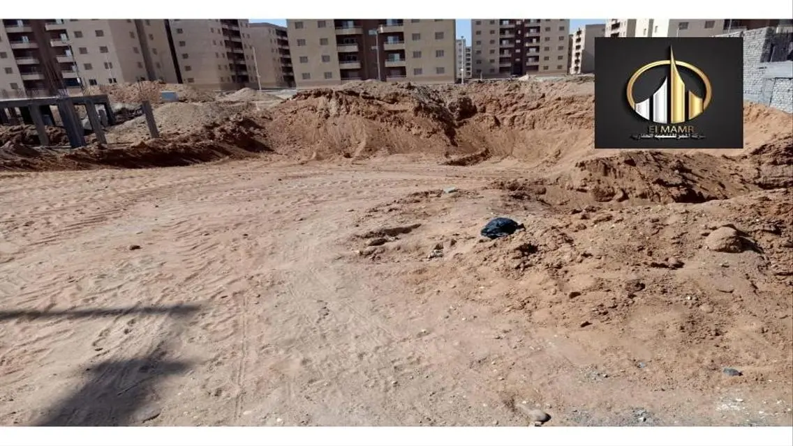 فرصة في الحي السادس علي ناصية صريحه 209م