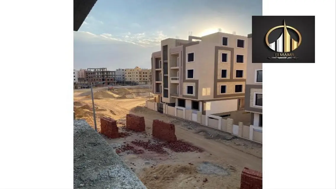 شقه بموقع وتقسيمه متميزه وغير مجروجه بمساحه 140