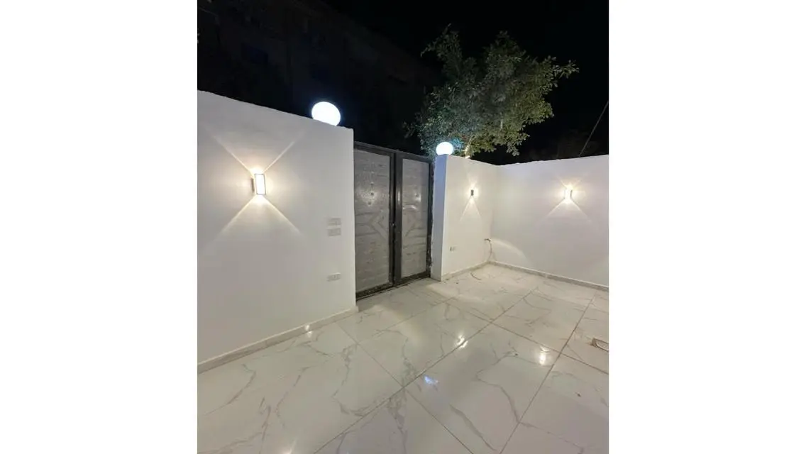 للبيع أرضي بجنينه واجهه بمدخل خاص بسعر مميز