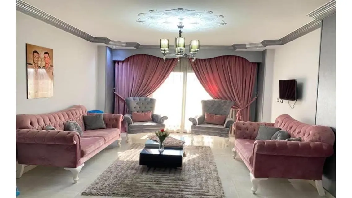 للبيع شقه بتشطيب سوبر  لوكس مميز جدا حدايق الاهرام