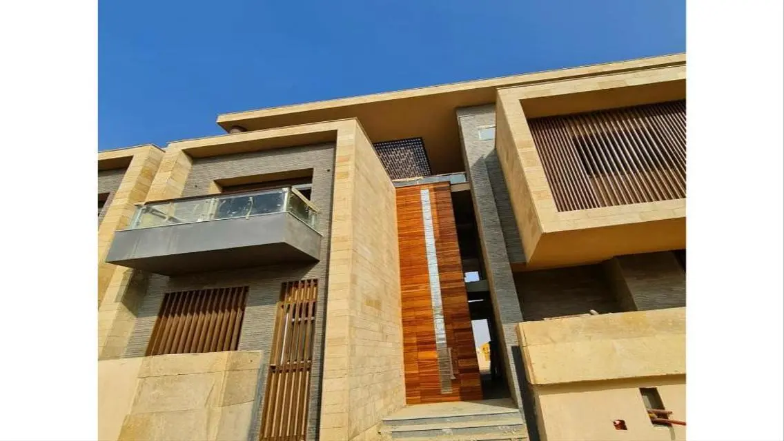 امتلك كواترو فيلا 143م بجانب فندق Kempinski التجمع