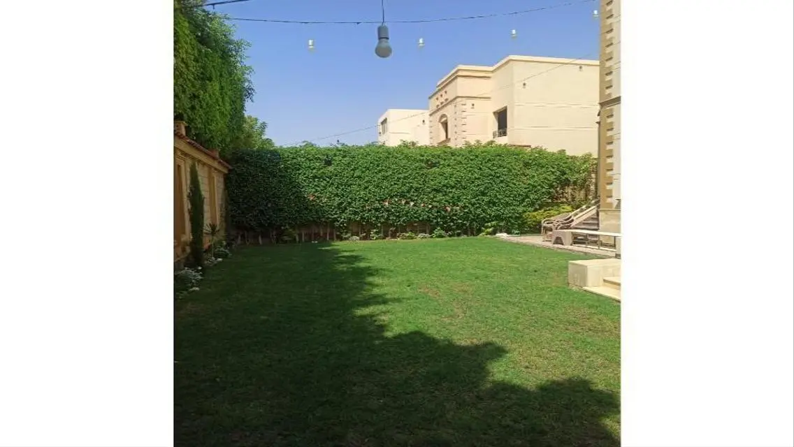 فيلا مستقلة كاملة التشطيب في زيزينيا جاردن