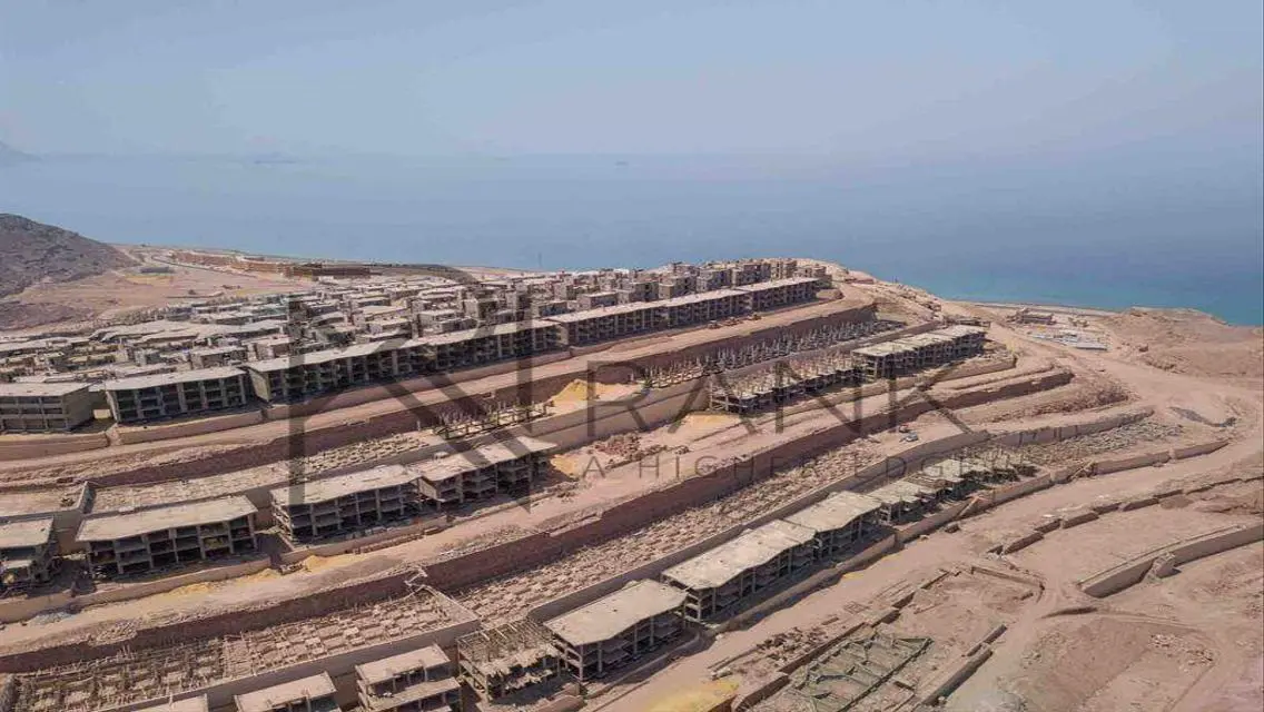 شالية للبيع في الـمونت جلالة بسعر مميز على اللاجون