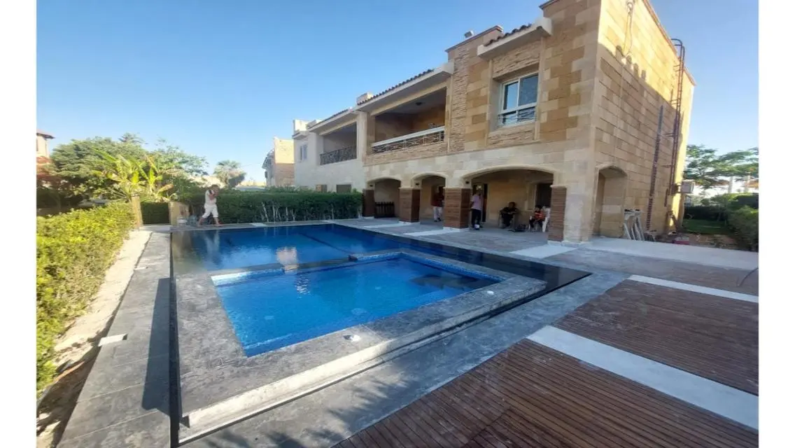 للبيع فيلا بمارينا 5 اول صف بحيره رمليه           