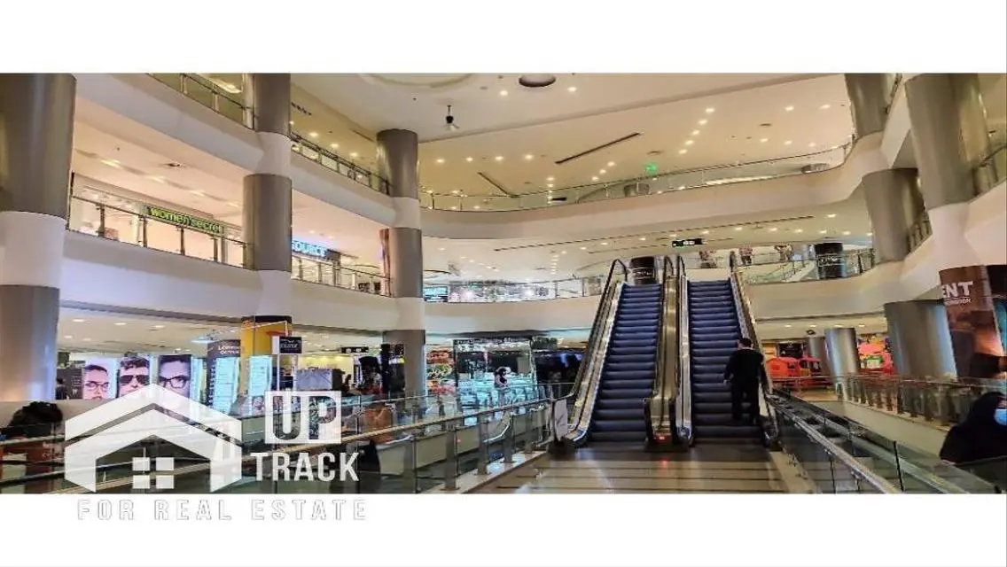 محل مميز للبيع بميراج مول , التجمع الاول