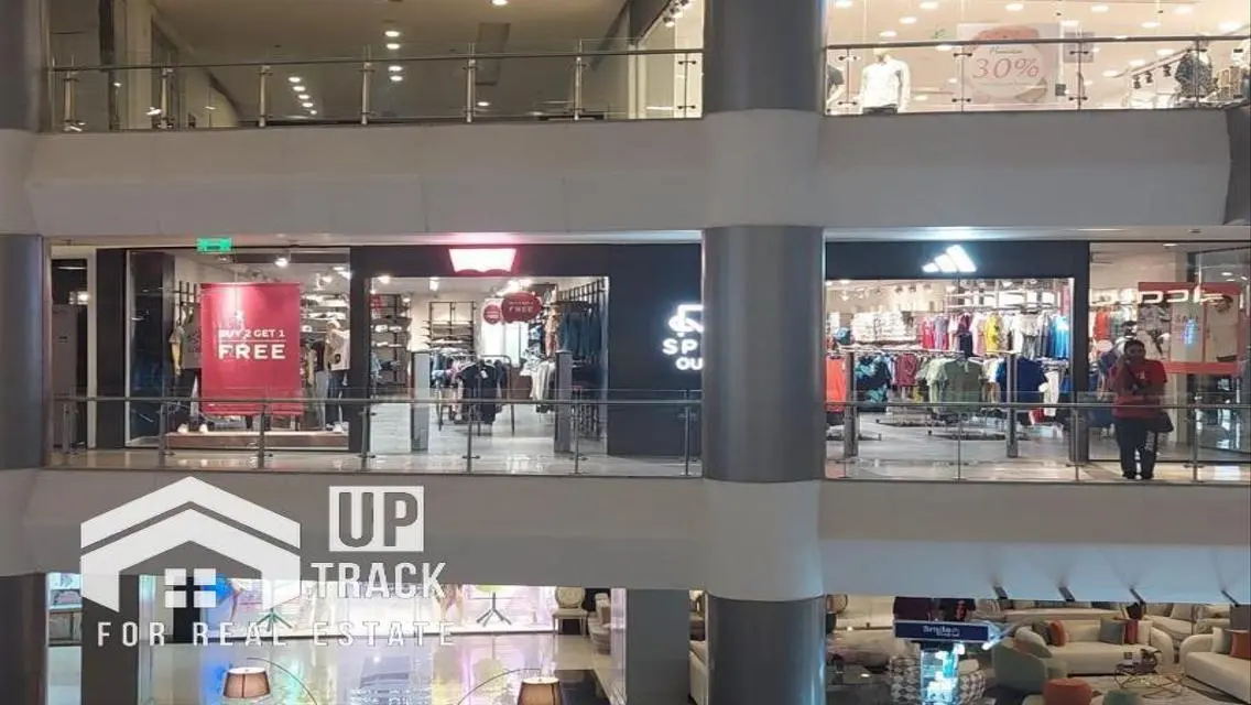 محل مميز للبيع بميراج مول , التجمع الاول