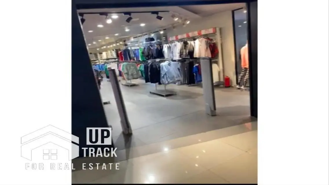 محل مميز للبيع بميراج مول , التجمع الاول