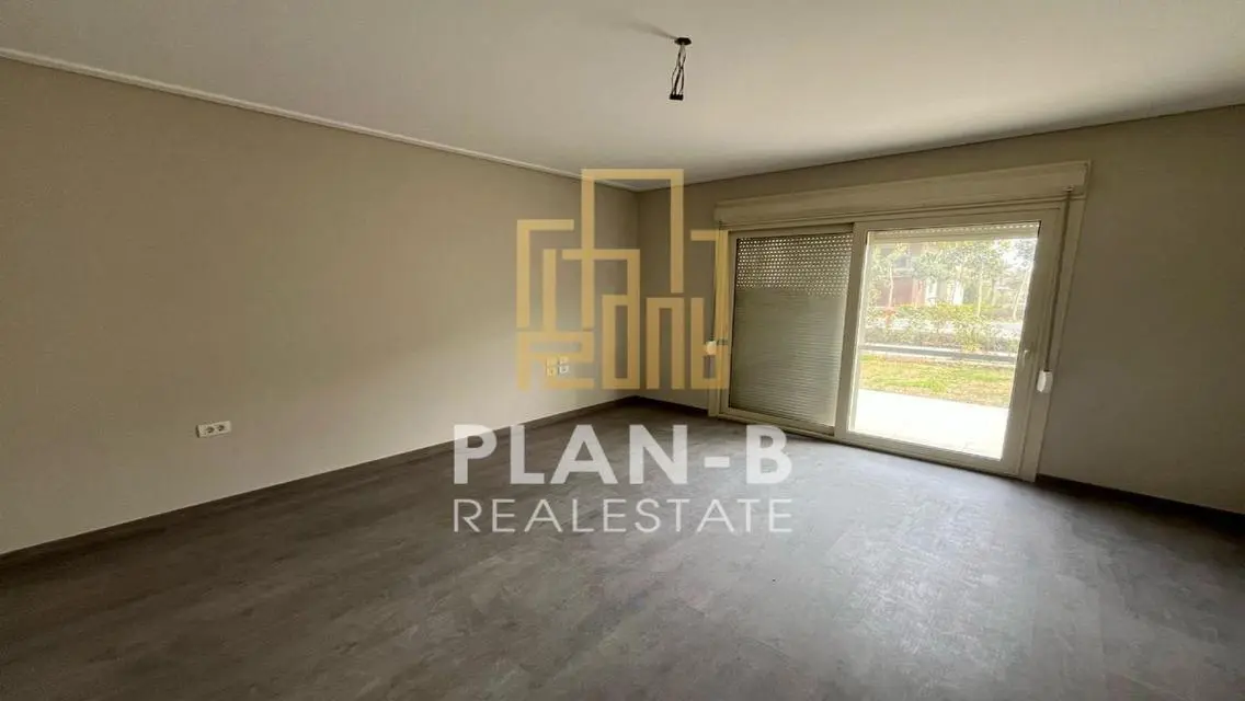 For rent, a ground floor apartment with a garden