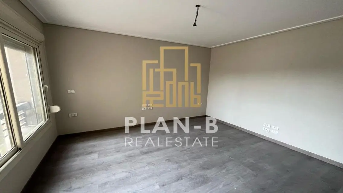 For rent, a ground floor apartment with a garden