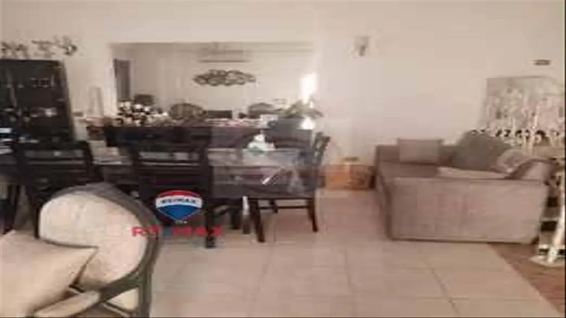 Must see, prime location, American kitchen