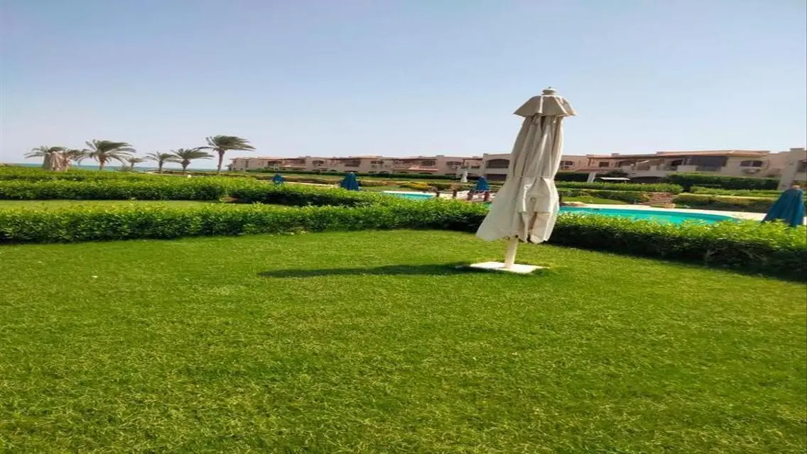 شالية اول صف بحر للبيع قرية لافيستا 5 العين السخنة