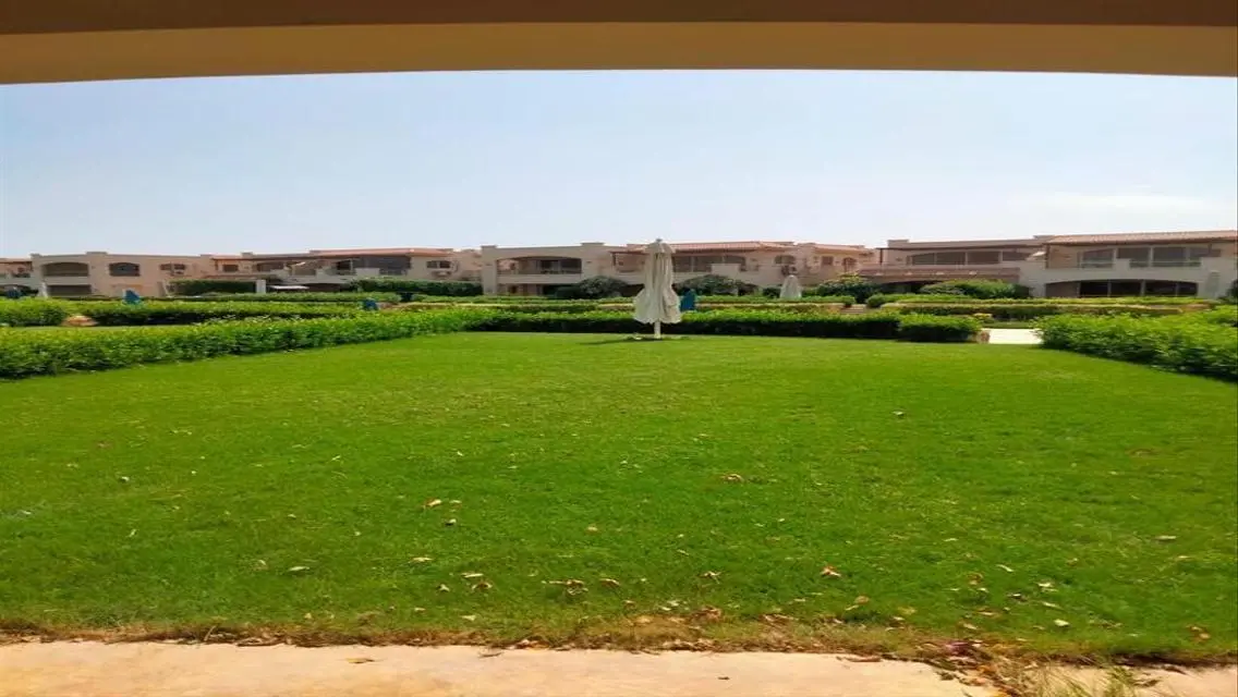 شالية اول صف بحر للبيع قرية لافيستا 5 العين السخنة