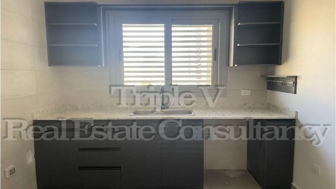 UltraSuperLux FirstUse With Kitchen Landscape View