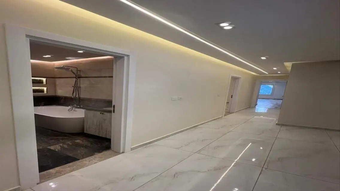 Apartment for Rent in Promenade on swimming pool.