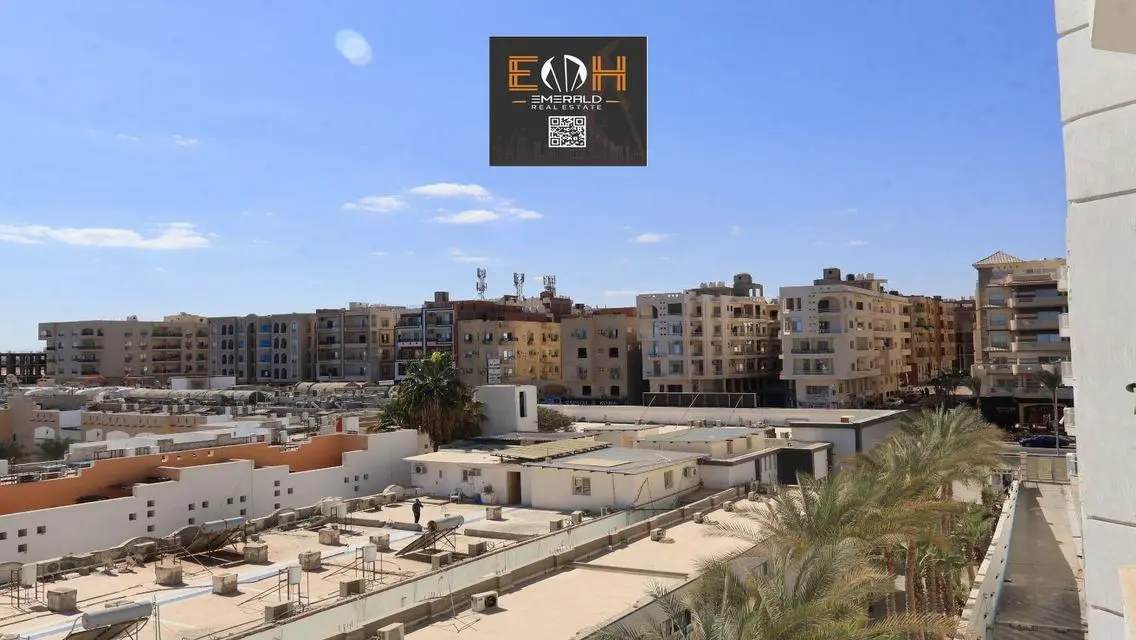 فيلا فاخرة بمساحة شاسعة مع حديقة خاصة ومسبح