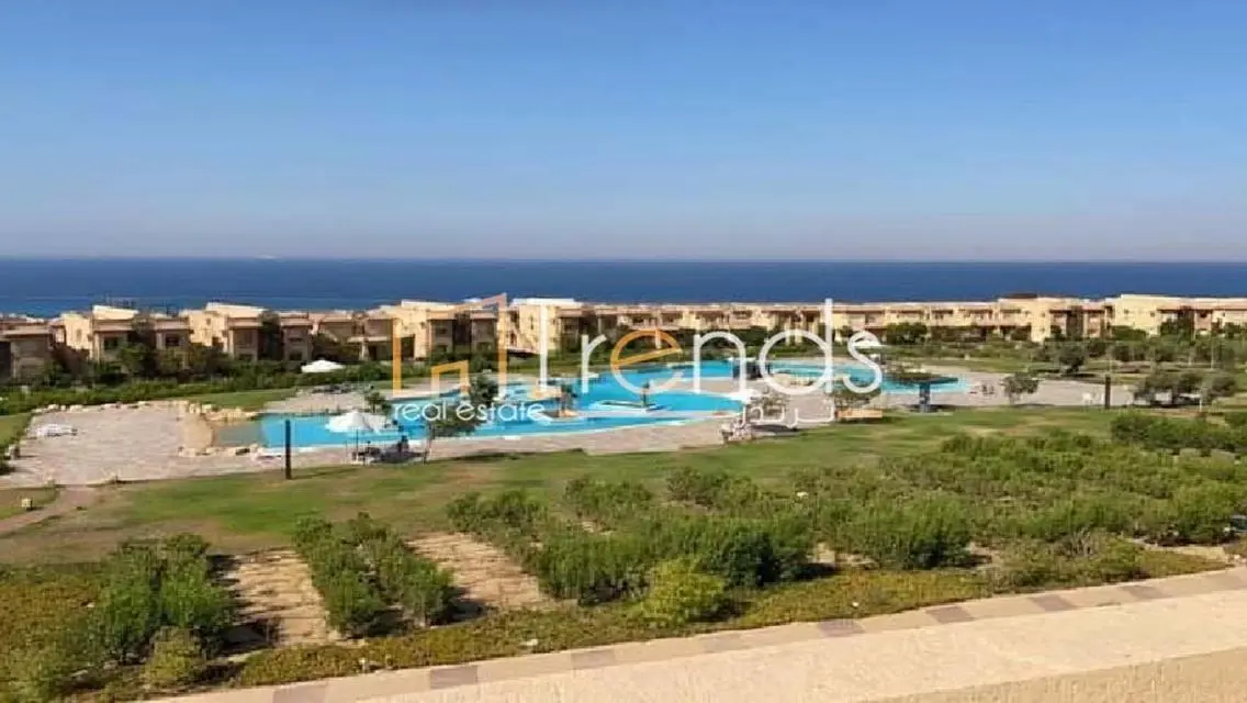 بينتهاوس يطل ع البحر و حمام السباحه مفروش بالكامل