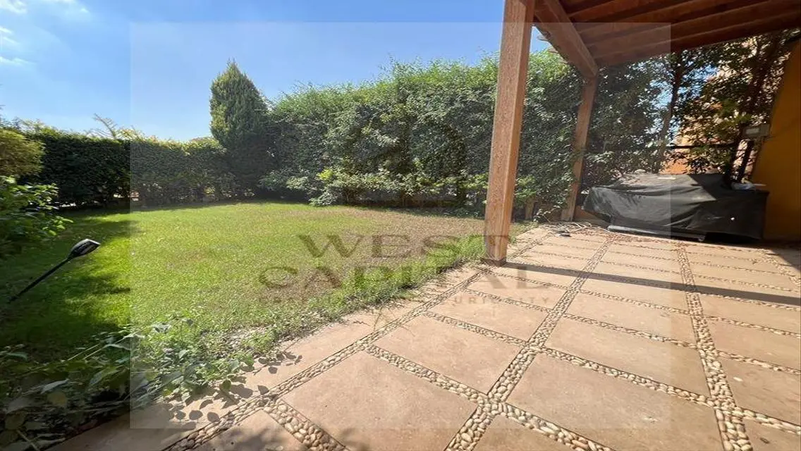 Town house Fully finished for sale in RoyalMeadows