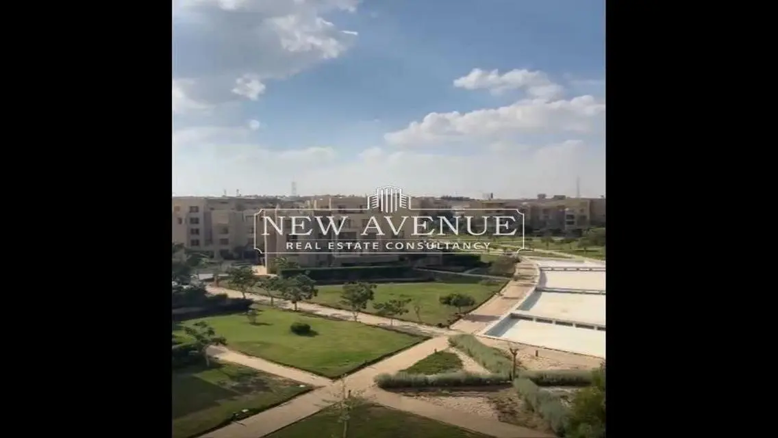 بنتهاوس للبيع بإطلالة بانورامية في بالم باركس