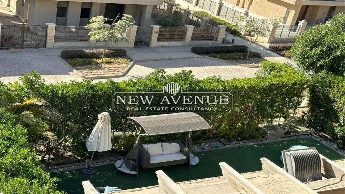 بارك فيلا مباشرة على الجولف و نوافير بجوار G-Cafe