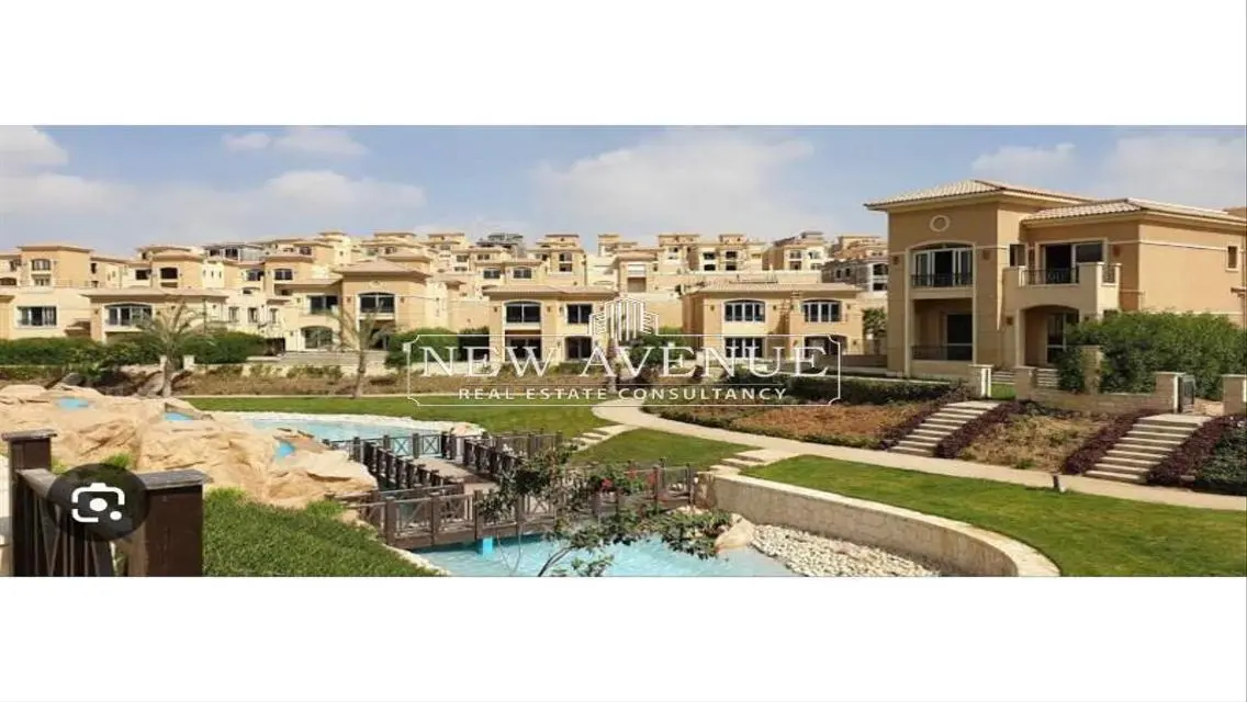 توين هاوس مطل على البحيرة ولاند سكيب في ستون بارك