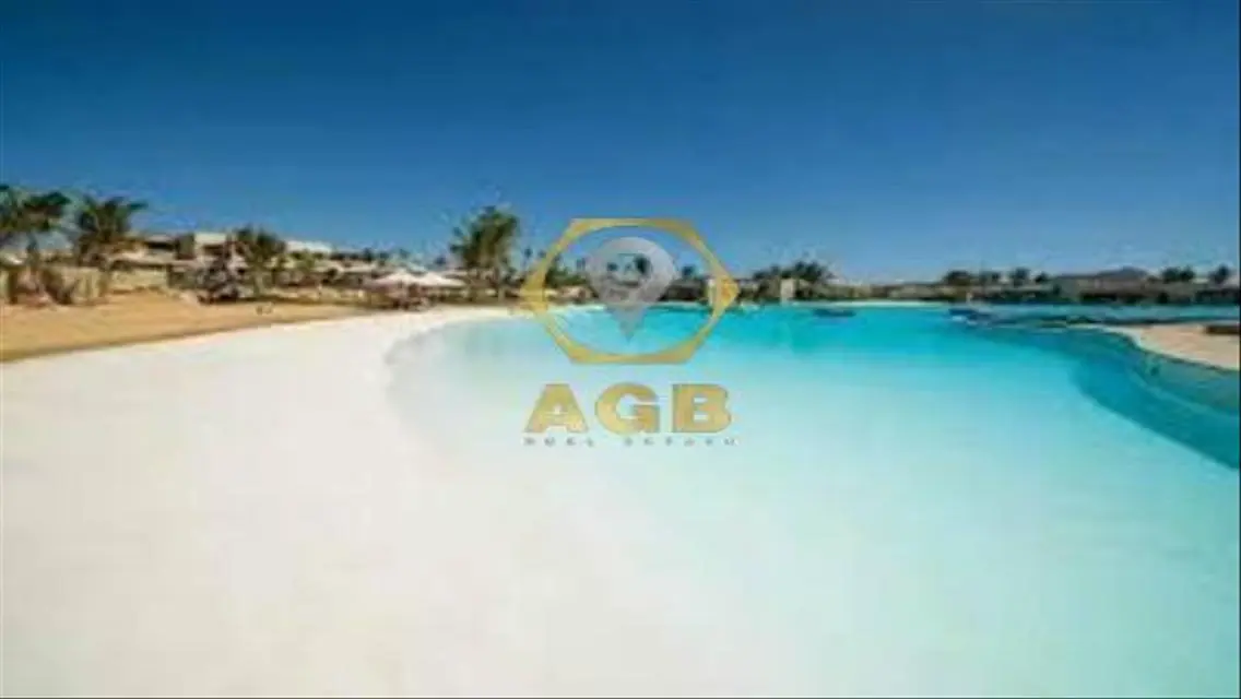 Row 5, direct sea view, 360m villa in Riviera Vill