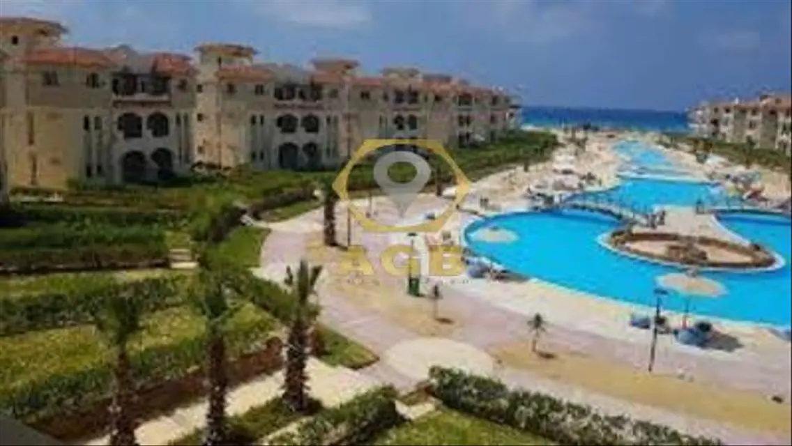 Row 5, direct sea view, 360m villa in Riviera Vill