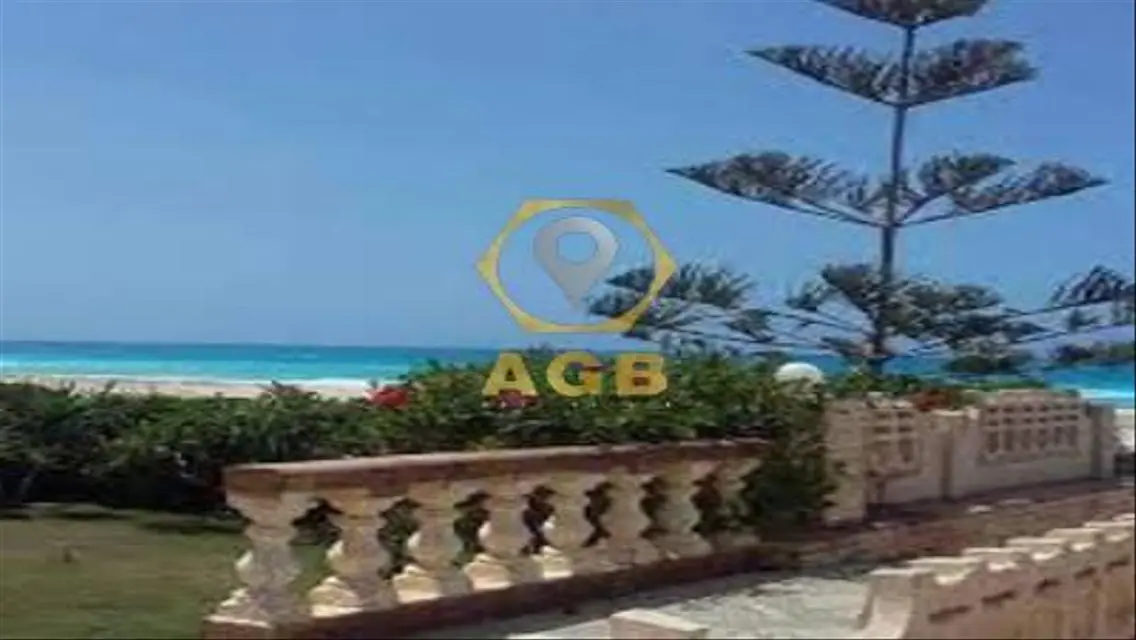 Row 5, direct sea view, 360m villa in Riviera Vill