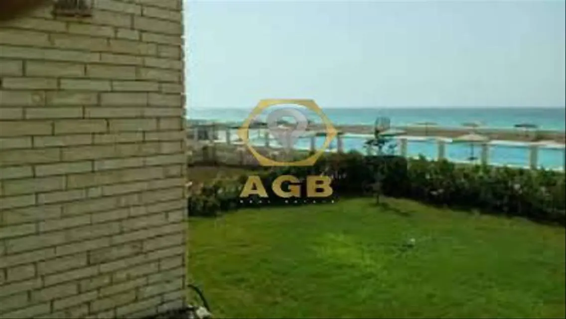 Row 5, direct sea view, 360m villa in Riviera Vill